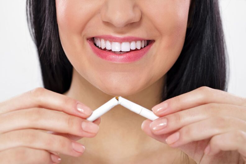 The girl broke a cigarette