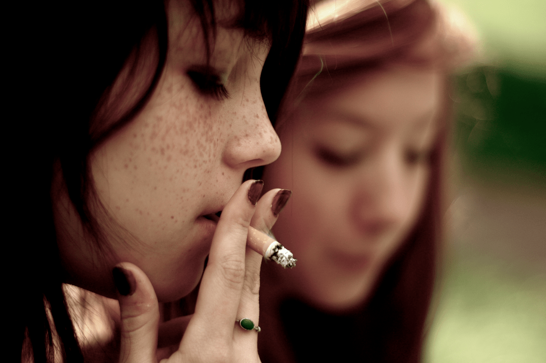 why do teenagers smoke